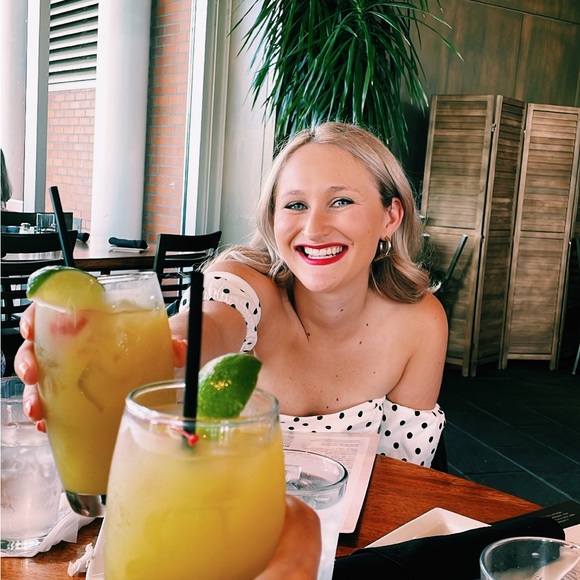 Meet your Posher, Gabby - Picture 3 of 4